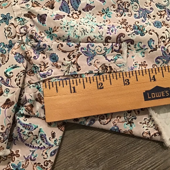 Frayed Hem Shorts Small, Stretch, NWT HUE - Picture 7 of 9